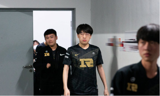 为续约谈判 为续约谈判