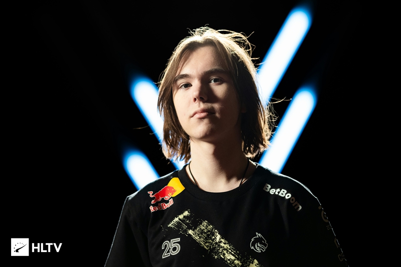 了他在防守 了他在防守